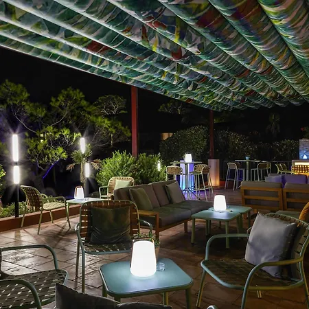 Отель Ibis Thalassa Hyeres Plage Йер